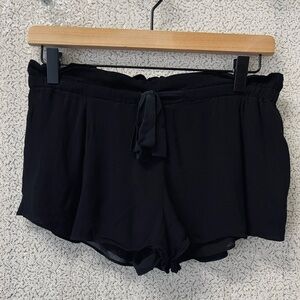 Aritzia Wilfred Paperbag Short in black | size small